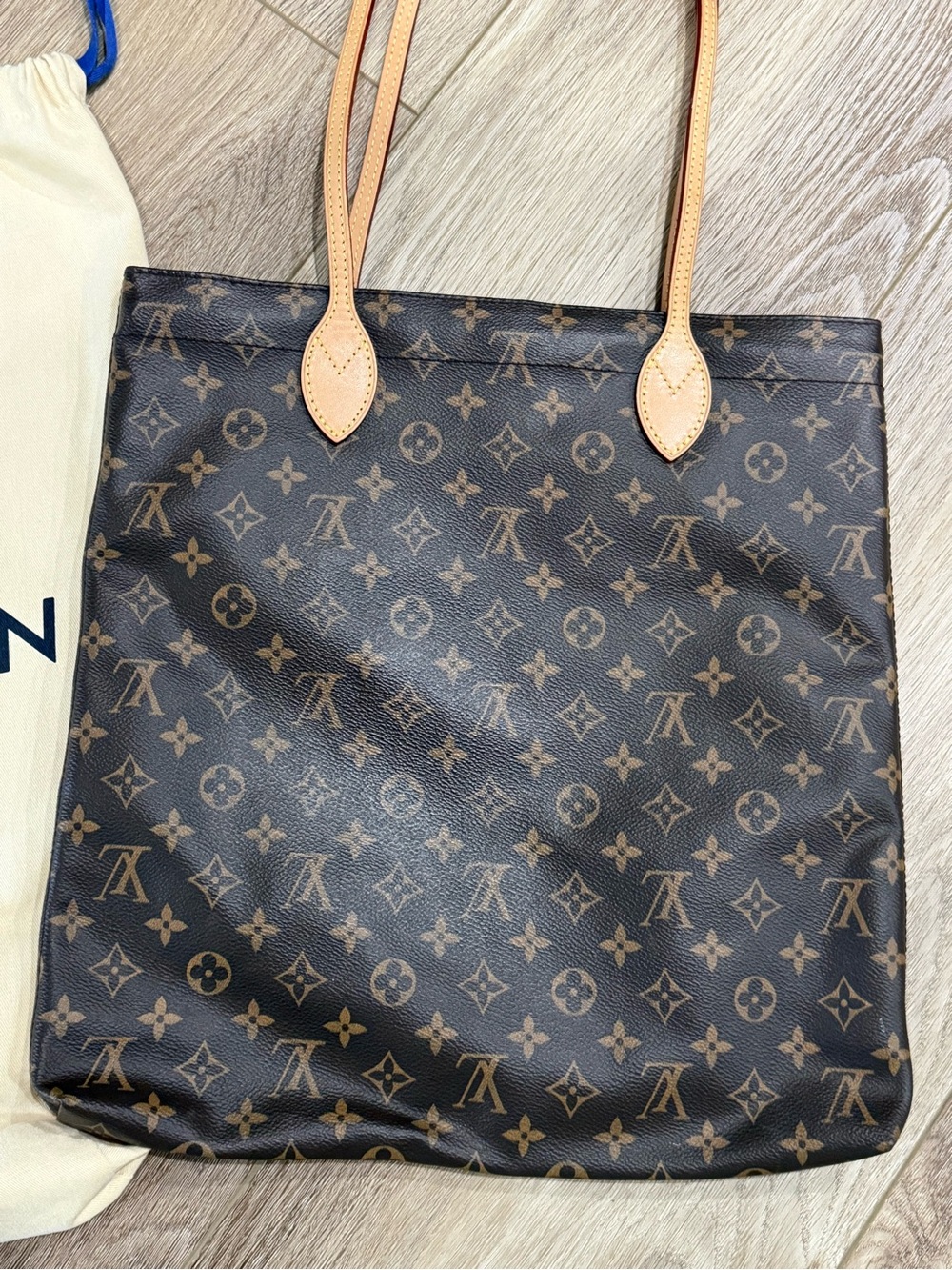 Louis Vuitton Monogram Canvas Tote with Natural Vachetta Straps - Picture 3 of 14